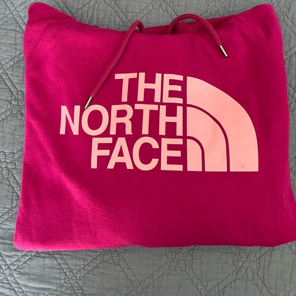 The North Face Tops - NWT. The North Face Half Dome pullover hoodie. Size XL. 🎯 Price is firm 🎯